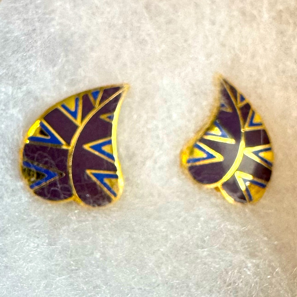 Vintage Laurel Burch Petite Petal Post Earrings 18$